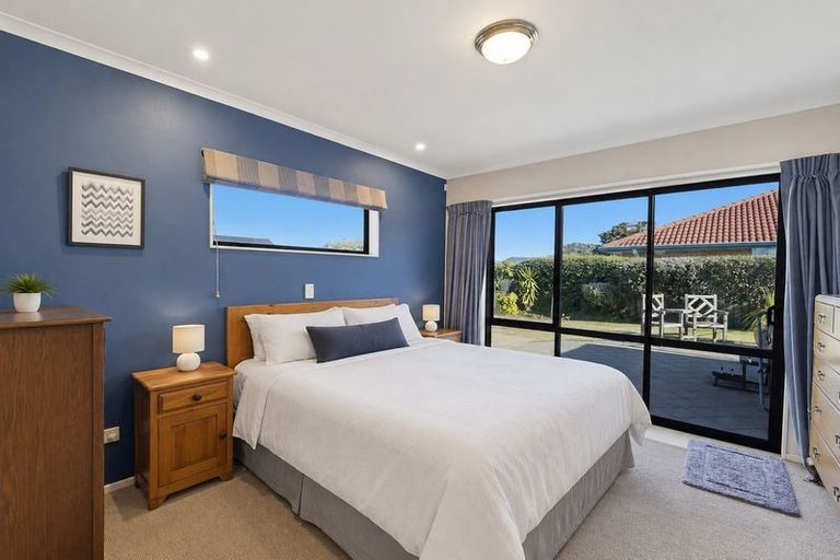 Photo of property in 40 Mcleod Place, Papamoa Beach, Papamoa, 3118