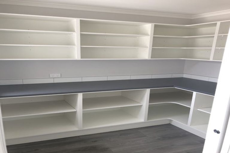 Photo of property in 1 Orawahi Road, Glenbrook, 2681