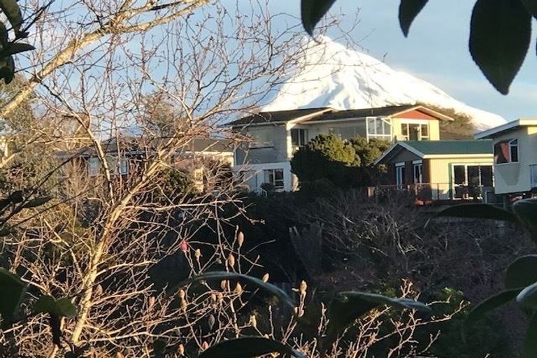 Photo of property in 14 Nevada Drive, Merrilands, New Plymouth, 4312