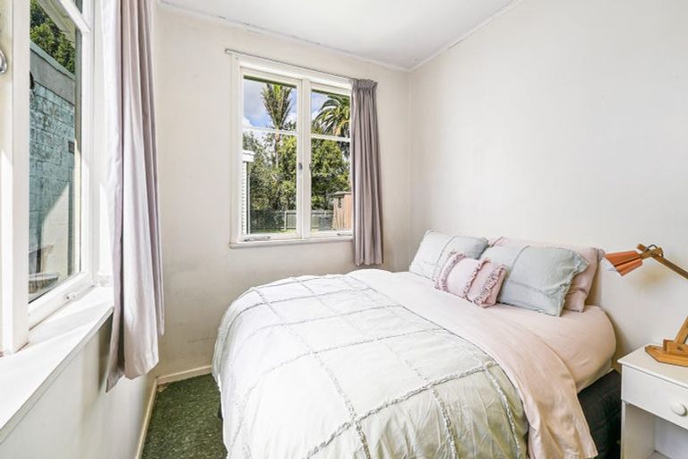 Photo of property in 59 Sylvan Crescent, Te Atatu South, Auckland, 0610