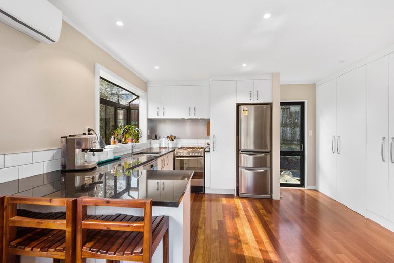 Photo of property in 2/20 Kamara Road, Glen Eden, Auckland, 0602