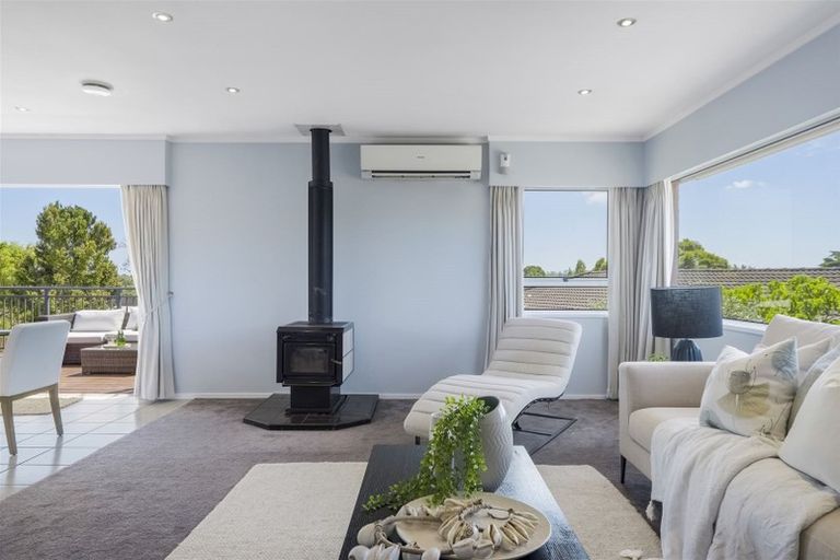 Photo of property in 14 Paulange Place, Pakuranga Heights, Auckland, 2010