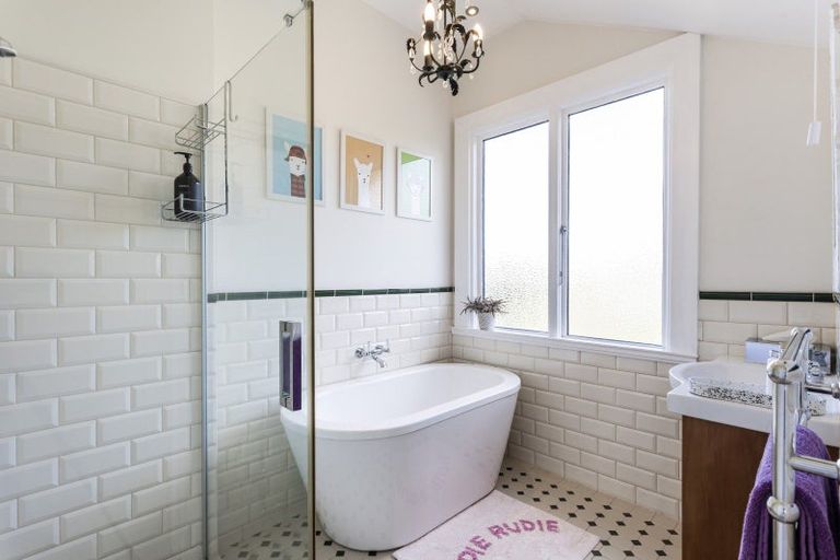 Photo of property in 75 Eglinton Road, Mornington, Dunedin, 9011