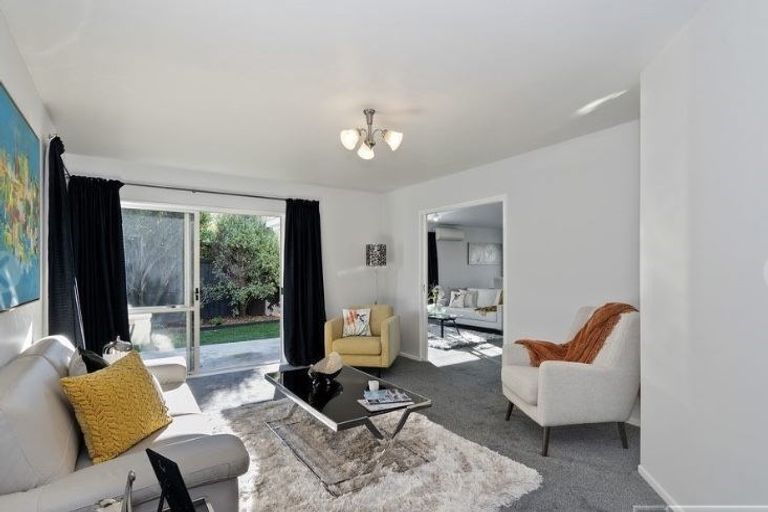 Photo of property in 51 Queenspark Drive, Parklands, Christchurch, 8083