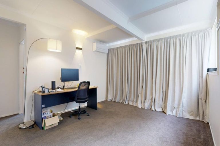 Photo of property in 2 Darlington Terrace, Miramar, Wellington, 6022