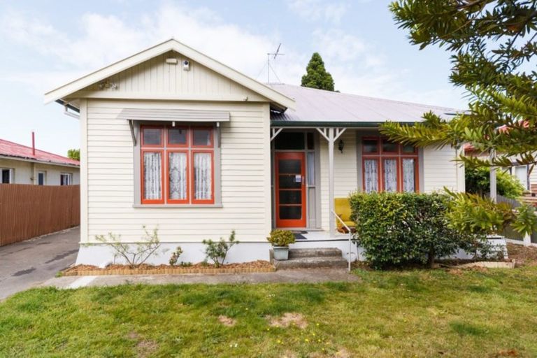 Photo of property in 32 Colombo Street, Hokowhitu, Palmerston North, 4410