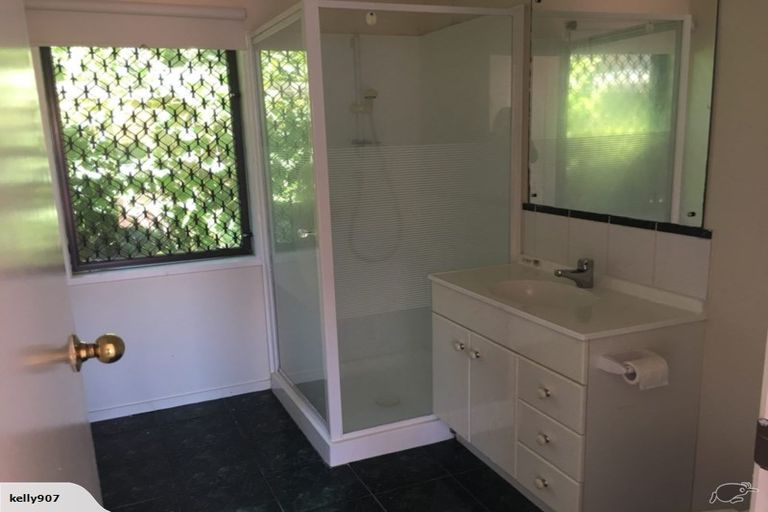 Photo of property in 16 Oliver Twist Avenue, Mellons Bay, Auckland, 2014