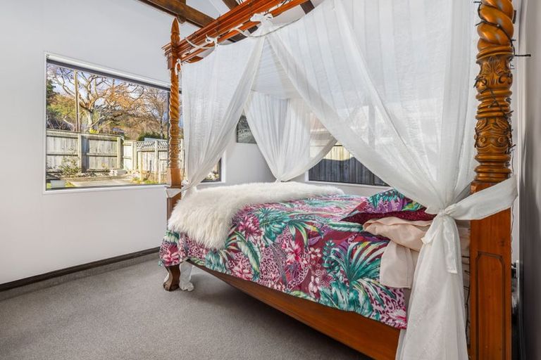 Photo of property in 19 Pehi Kupa Street, Waikanae, 5036