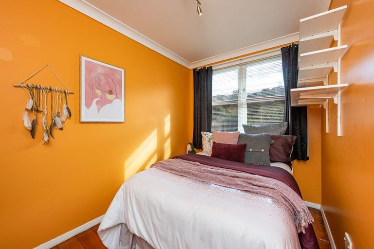 Photo of property in 7 Park Avenue, Tawa, Wellington, 5028