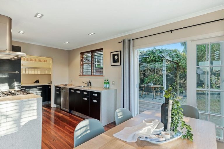 Photo of property in 4 Nutsey Avenue, Northcote, Auckland, 0627