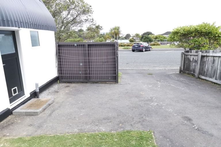 Photo of property in 1/17 Cedar Street, Maungaraki, Lower Hutt, 5010