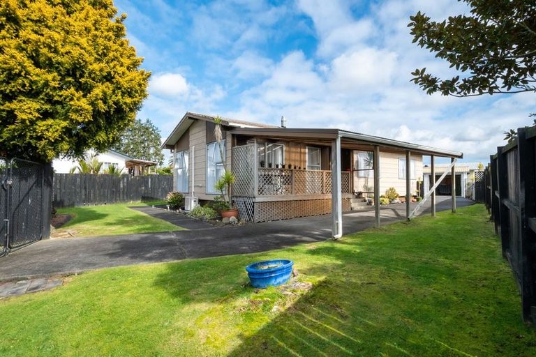 Photo of property in 4 Luanda Drive, Ranui, Auckland, 0612