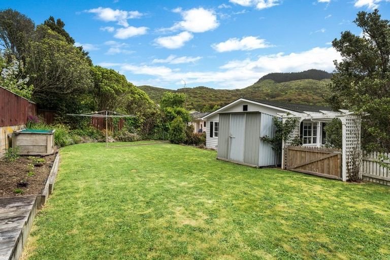 Photo of property in 6 Nuffield Street, Tawa, Wellington, 5028