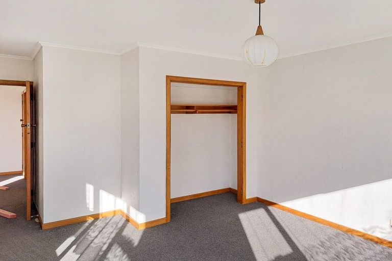 Photo of property in 2 Vera Road, Te Atatu South, Auckland, 0610