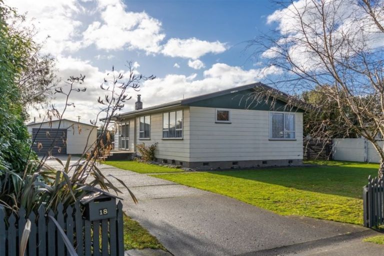 Photo of property in 18 Frederick Street, Carterton, 5713