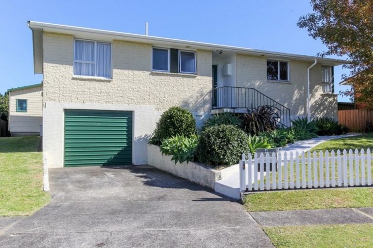 Photo of property in 4 Kelvin Place, Westown, New Plymouth, 4310