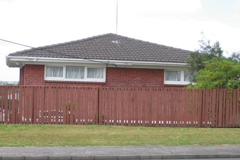 Photo of property in 2/51a Target Road, Totara Vale, Auckland, 0629