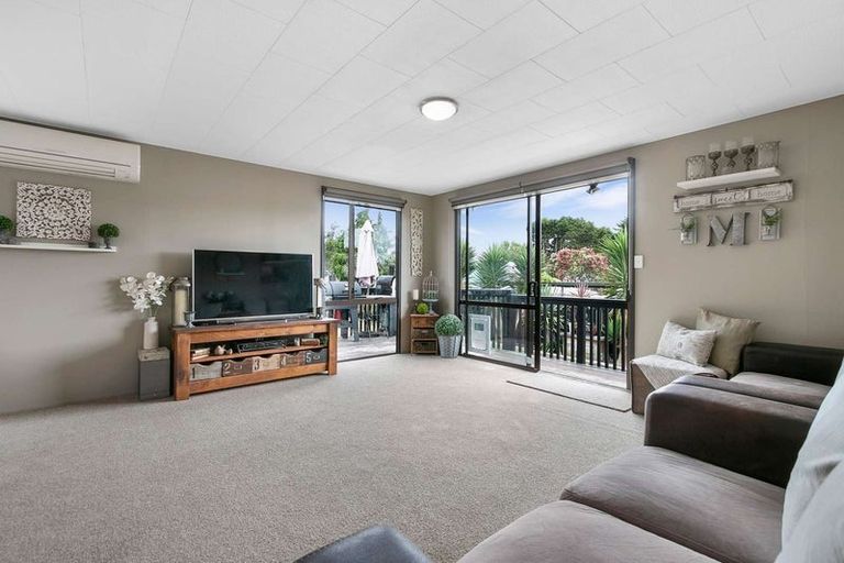 Photo of property in 1/26 Kamara Road, Glen Eden, Auckland, 0602