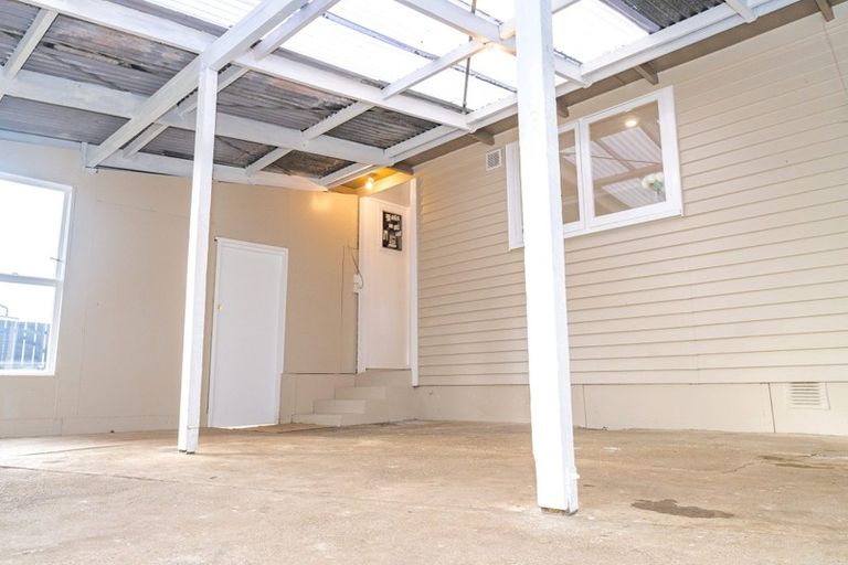 Photo of property in 16 Bettina Place, Manurewa, Auckland, 2102