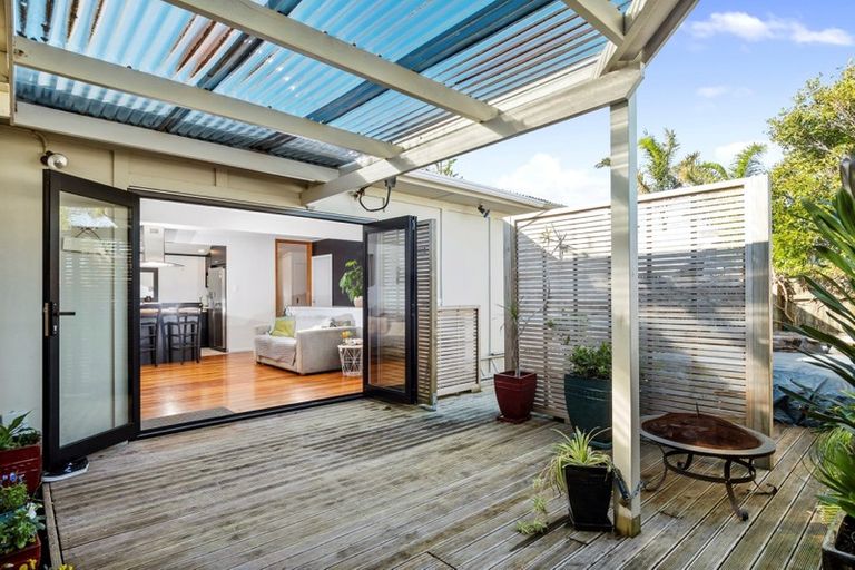 Photo of property in 1233 Papamoa Beach Road, Papamoa Beach, Papamoa, 3118