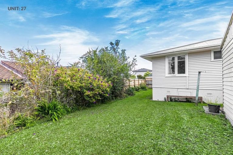 Photo of property in 27 Coniston Avenue, Te Atatu South, Auckland, 0610
