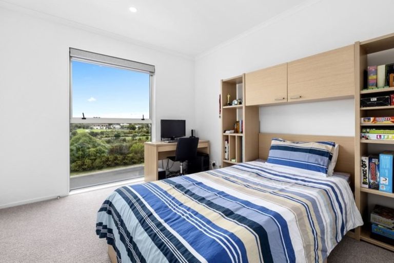 Photo of property in 10 Couldrey Crescent, Red Beach, 0932