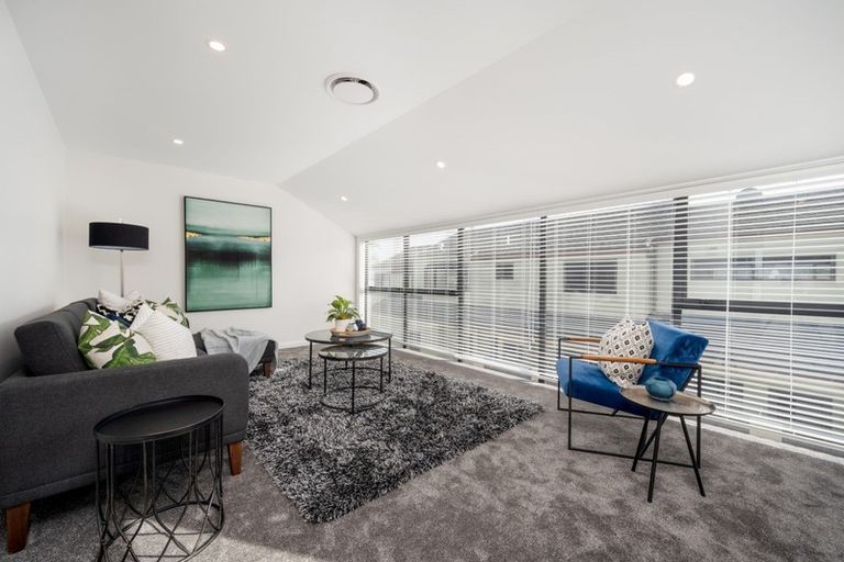 Photo of property in 15a The Parade, Bucklands Beach, Auckland, 2012