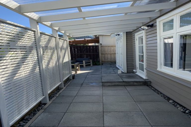 Photo of property in 122 Rongotai Road, Kilbirnie, Wellington, 6022