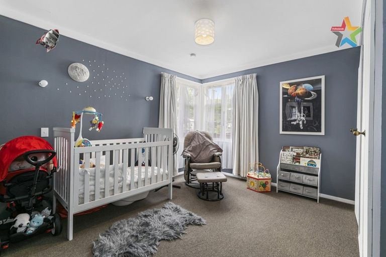 Photo of property in 43 Shearer Crescent, Naenae, Lower Hutt, 5011