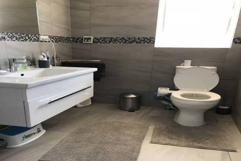 Photo of property in 39 Reelick Avenue, Pakuranga Heights, Auckland, 2010