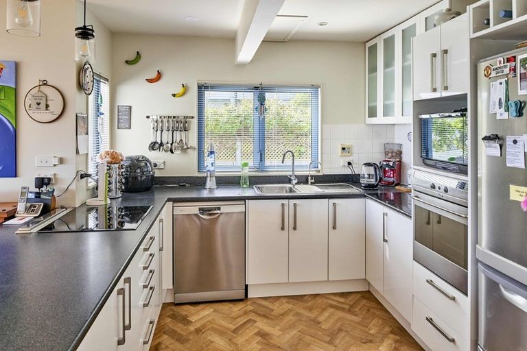 Photo of property in 30 Moana Road, Plimmerton, Porirua, 5026