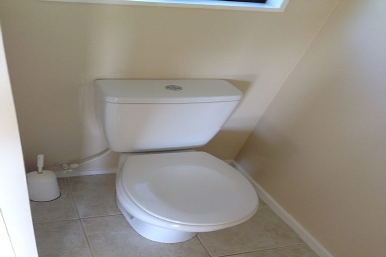 Photo of property in 2/59 Santiago Crescent, Unsworth Heights, Auckland, 0632