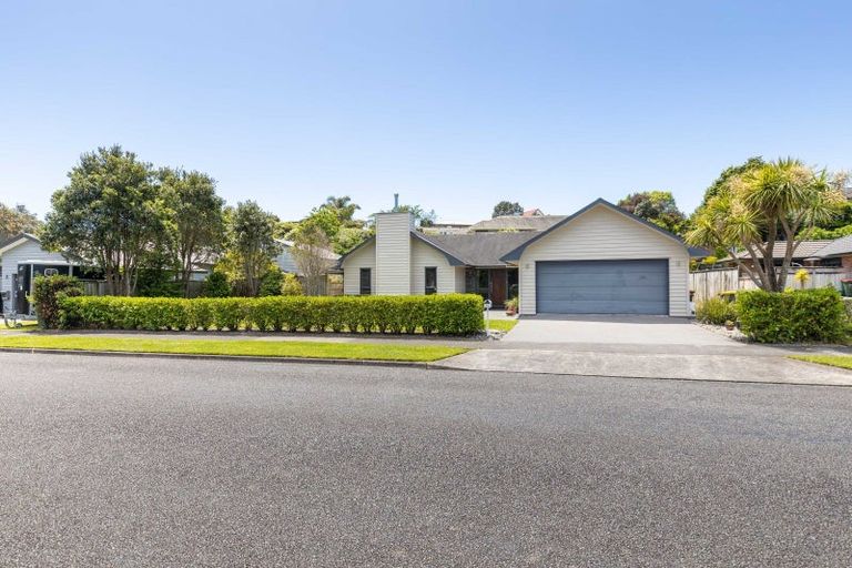 Photo of property in 13 Ainslee Street, Highlands Park, New Plymouth, 4312