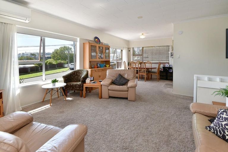 Photo of property in 1/165 Deep Creek Road, Torbay, Auckland, 0630