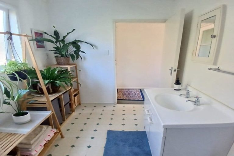 Photo of property in 176 Wadestown Road, Wadestown, Wellington, 6012