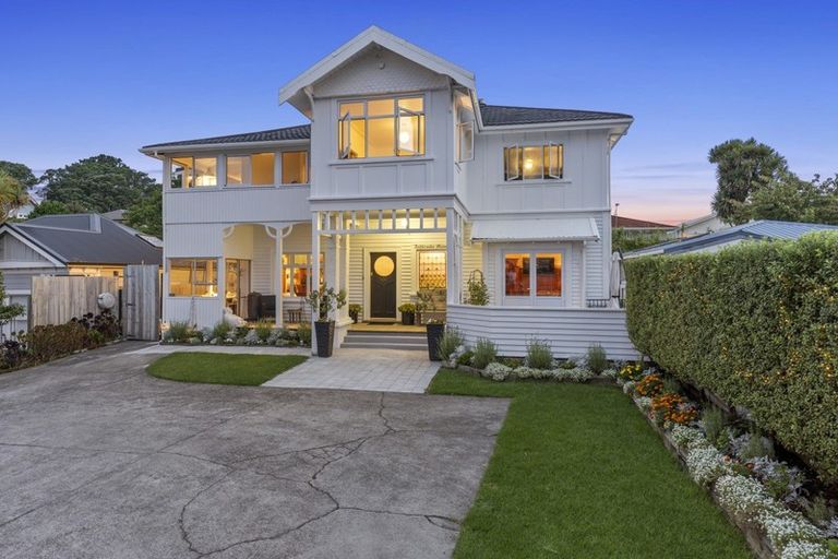 Photo of property in 55 Vivian Street, New Plymouth, 4310