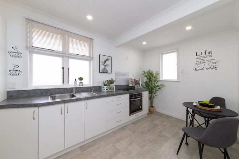 Photo of property in 16 Aberdeen Avenue, Takaro, Palmerston North, 4412