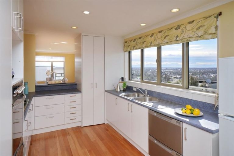 Photo of property in 18 Overdale Drive, Cashmere, Christchurch, 8022