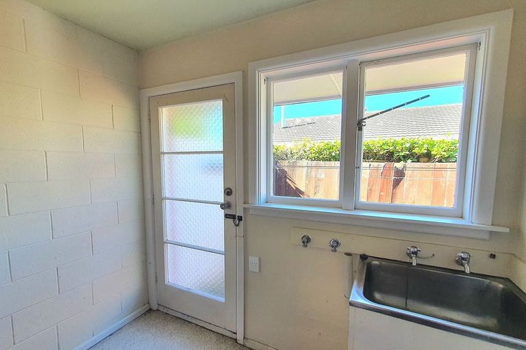 Photo of property in 2/42 Raxworthy Street, Ilam, Christchurch, 8041