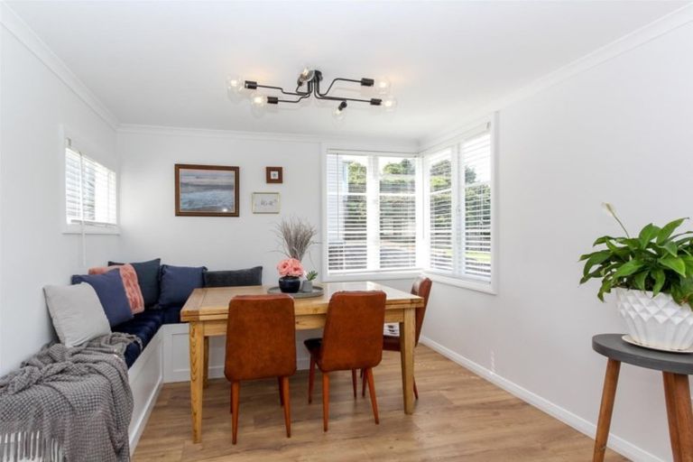 Photo of property in 27 Birdwood Avenue, Moturoa, New Plymouth, 4310