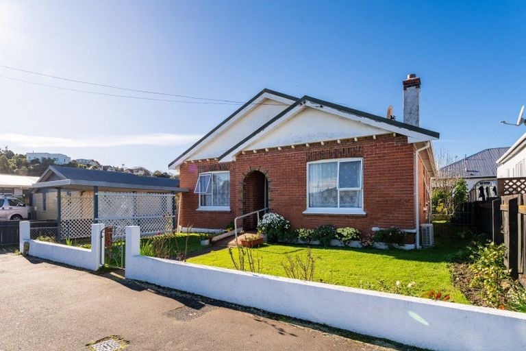 Photo of property in 17 Royal Crescent, Saint Kilda, Dunedin, 9012