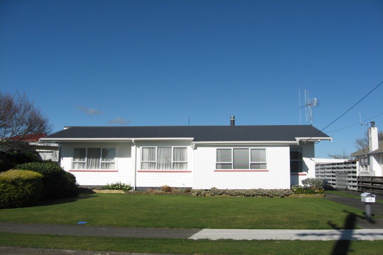 Photo of property in 18 Bledisloe Street, Levin, 5510