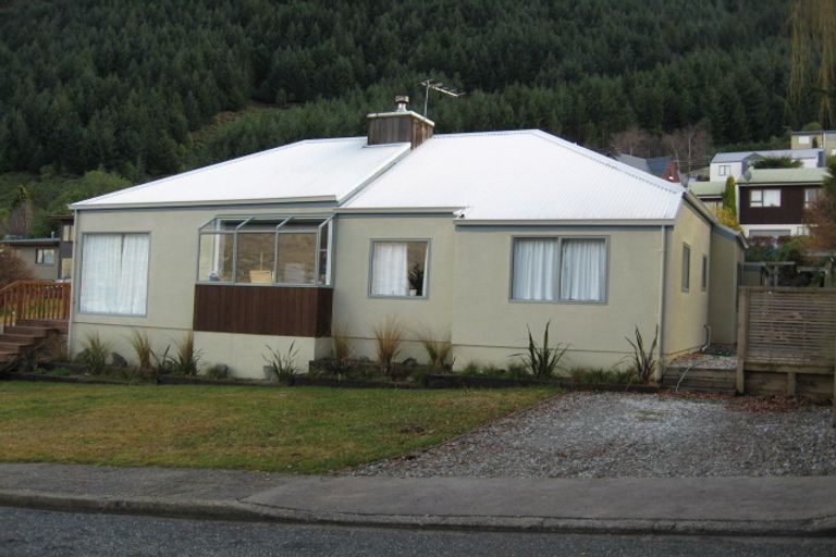Photo of property in 14a Williams Street, Sunshine Bay, Queenstown, 9300