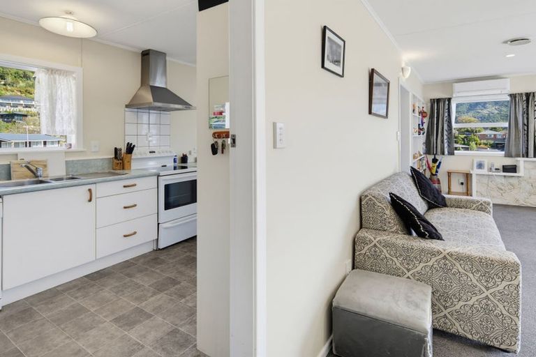 Photo of property in 10 Seaview Crescent, Picton, 7220