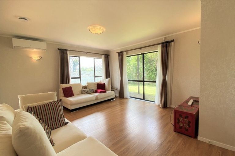 Photo of property in 16 Cherub Place, West Harbour, Auckland, 0618