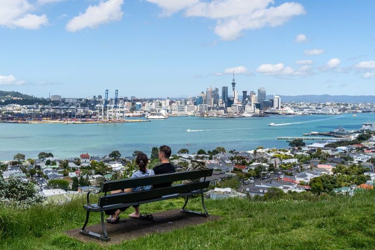 Photo of property in 5/77 Old Lake Road, Narrow Neck, Auckland, 0624