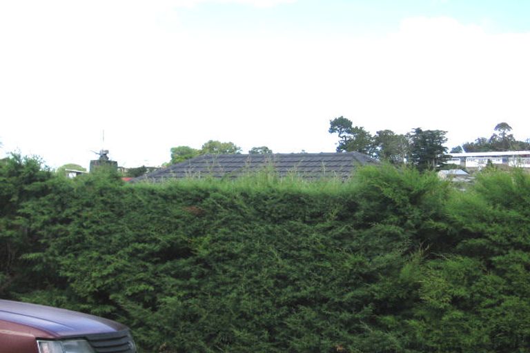 Photo of property in 18 Wyoming Avenue, Murrays Bay, Auckland, 0630