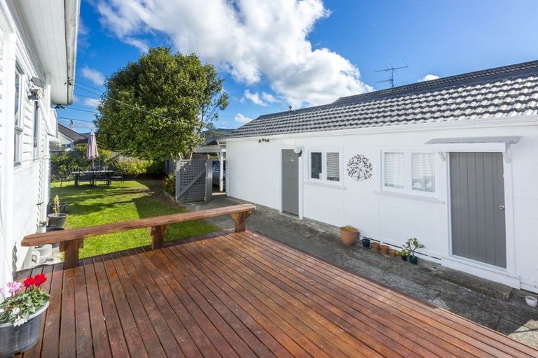 Photo of property in 2 Oxford Crescent, Ebdentown, Upper Hutt, 5018