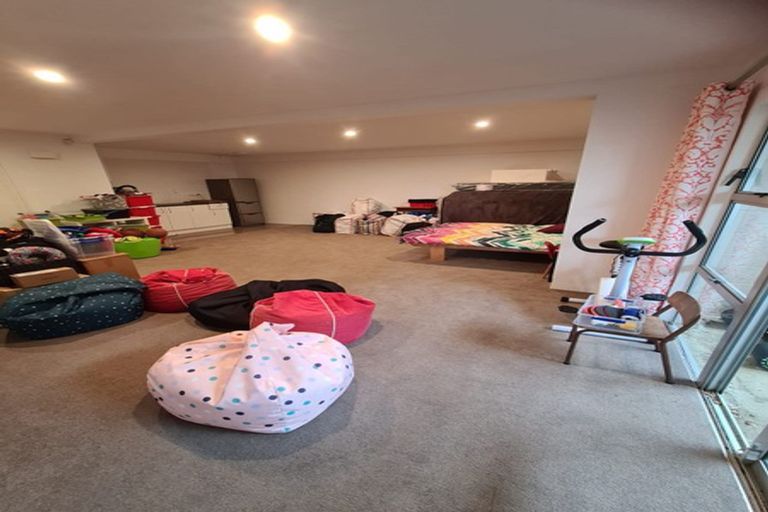 Photo of property in 2/42 Knightsbridge Drive, Forrest Hill, Auckland, 0620