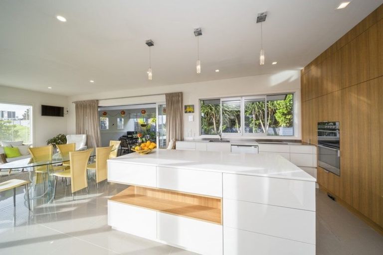 Photo of property in 16 Links Drive, Waiwhakaiho, New Plymouth, 4312